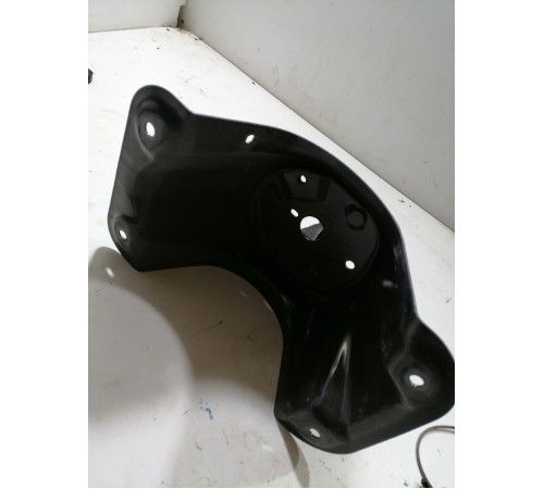 Кронштейн запасного колеса на крышку багажника