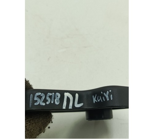 Рычаг открывания капота