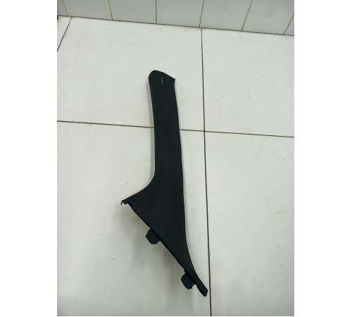 Обшивка передней стойки (левая)