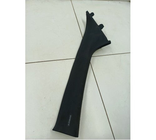 Обшивка передней стойки (левая)