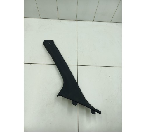 Обшивка передней стойки (левая)