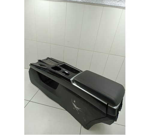 Центральная консоль с подлокотником