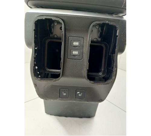 Центральная консоль с подлокотником