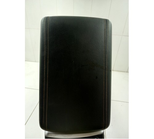 Центральная консоль с подлокотником