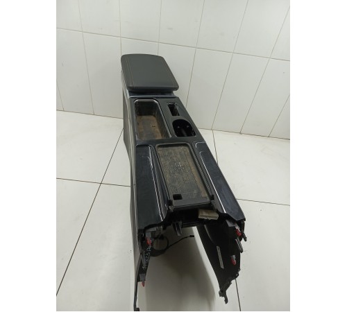 Центральная консоль с подлокотником