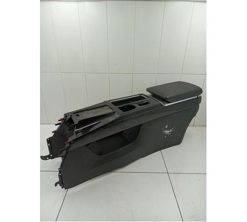 Центральная консоль с подлокотником