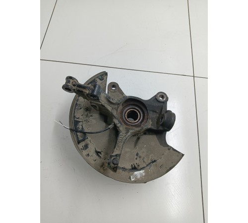 Кулак поворотный передний левый