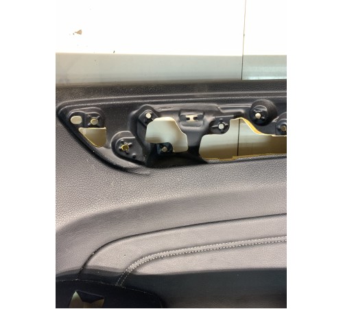 Обшивка двери (задняя, правая)