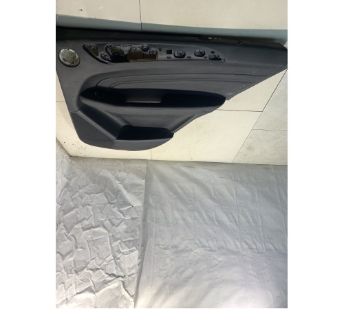 Обшивка двери (задняя, правая)