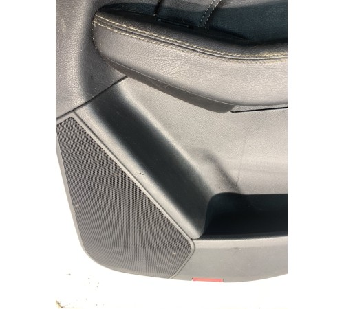 Обшивка двери (задняя, правая)