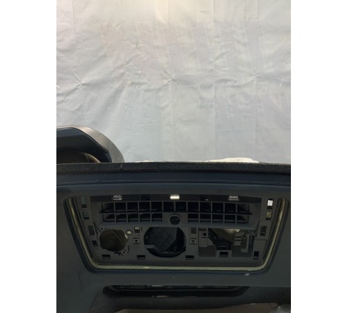 Передняя панель салона (торпеда)