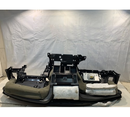 Передняя панель салона (торпеда)