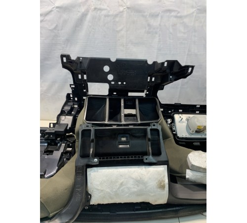 Передняя панель салона (торпеда)