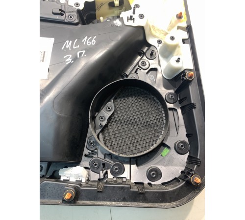 Обшивка двери (задняя, правая)