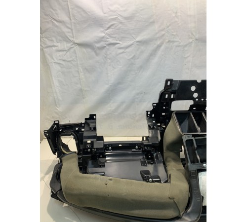 Передняя панель салона (торпеда)