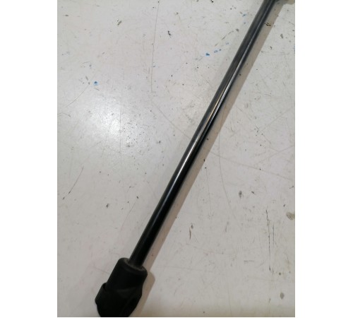 	Амортизатор двери крышки багажника левый