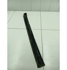 Уплотнитель порога двери передний правый