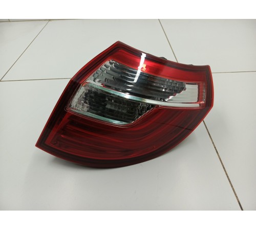 Фонарь задний правый рест.