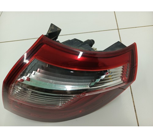 Фонарь задний правый рест.