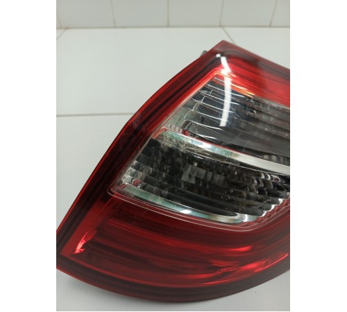 Фонарь задний правый рест.