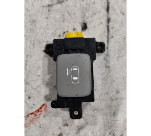 Кнопка открывания правой сдвижной двери