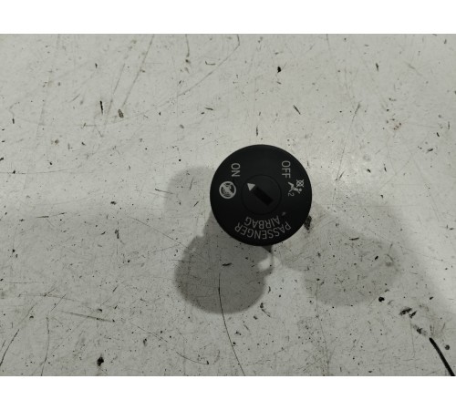 Замок отключения подушек безопасности торпедо