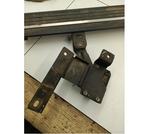 Подножка порога выдвижная левая в сборе с моторчиком