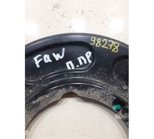 Кожух тормозного диска(передний правый)