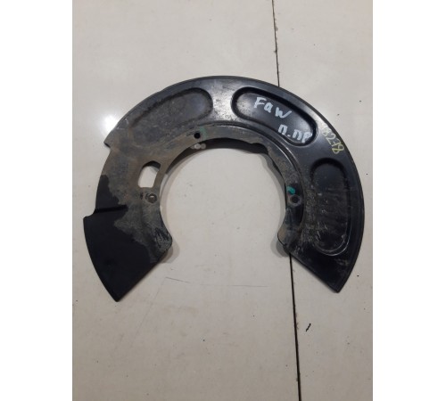 Кожух тормозного диска(передний правый)