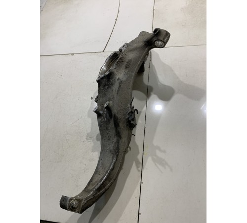 Кулак поворотный(передний левый)