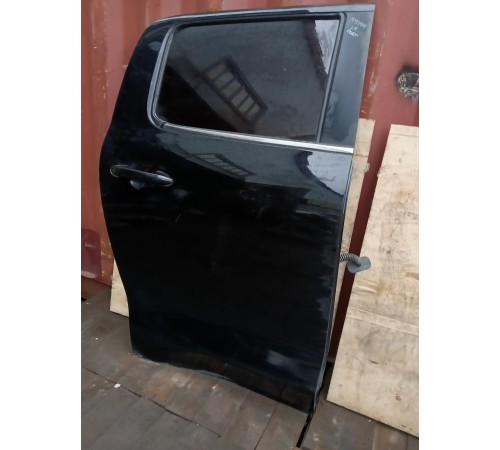 Дверь задняя правая в сборе