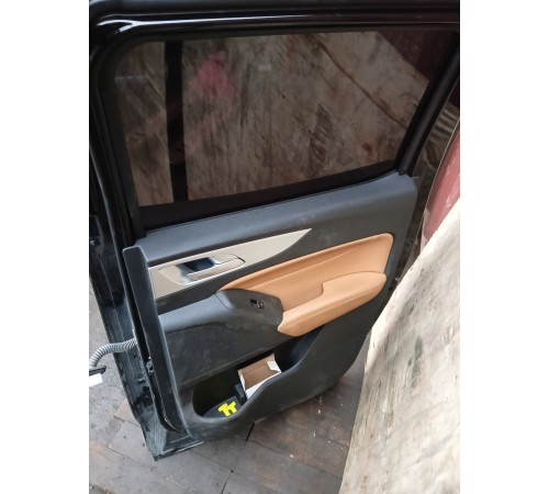 Дверь задняя правая в сборе