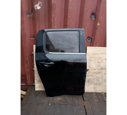 Дверь задняя правая в сборе