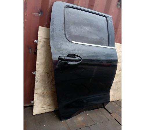 Дверь задняя правая в сборе