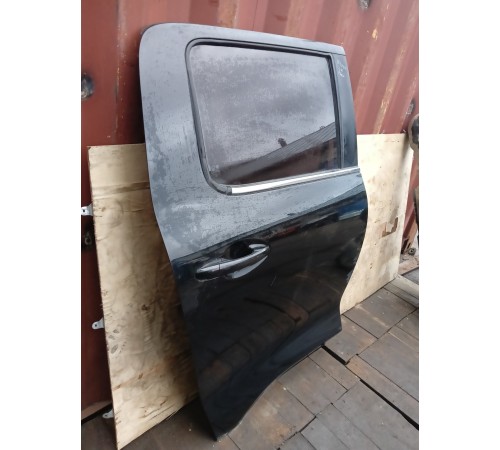 Дверь задняя правая в сборе