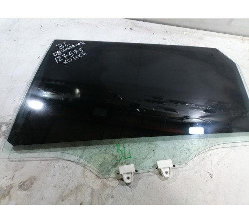 стекло заднее левое