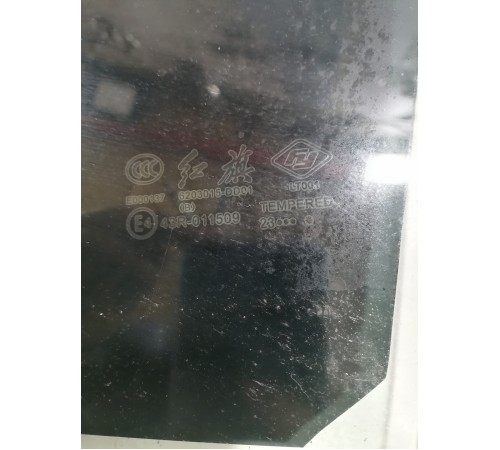 стекло заднее левое
