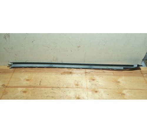 Накладка декоративная правая лобового стекла