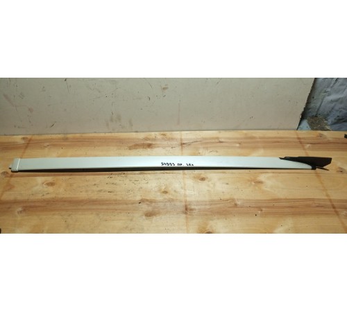 Накладка декоративная правая лобового стекла