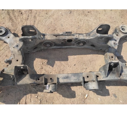 Балка задняя (подрамник)