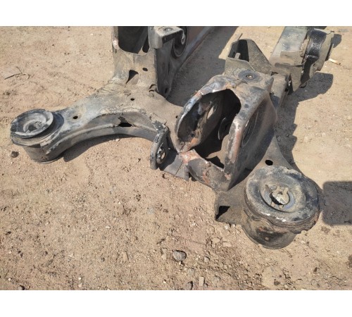 Балка задняя (подрамник)