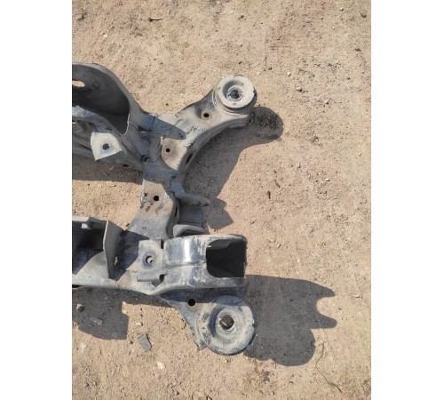 Балка задняя (подрамник)