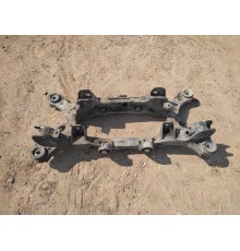 Балка задняя (подрамник)