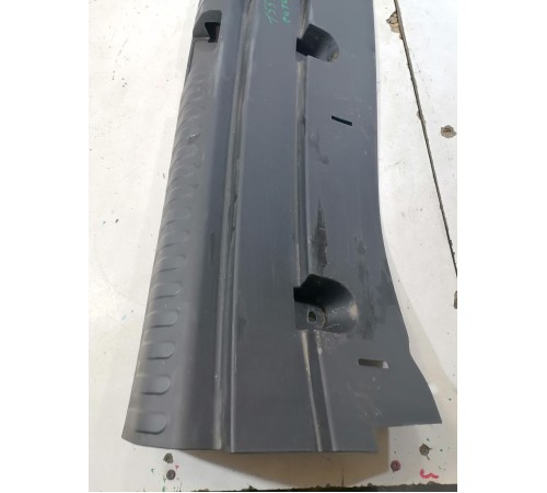 Накладка задней панели багажника