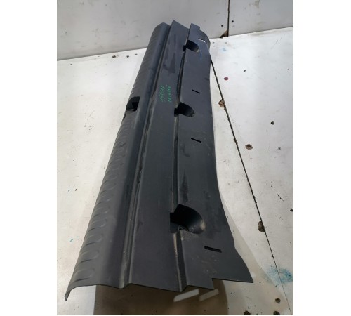 Накладка задней панели багажника