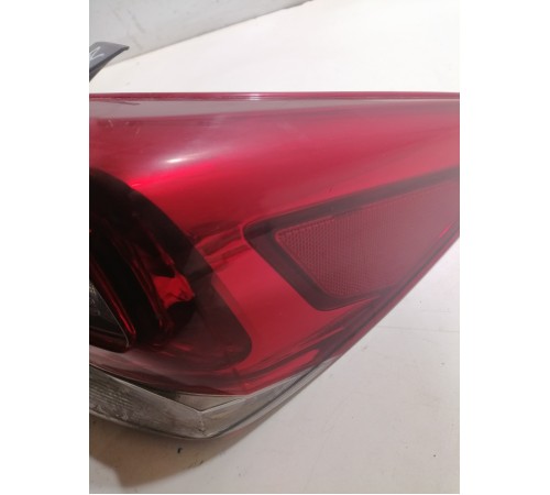 Фонарь задний правый наружный