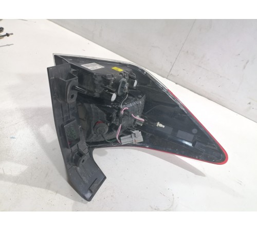 Фонарь задний правый наружный