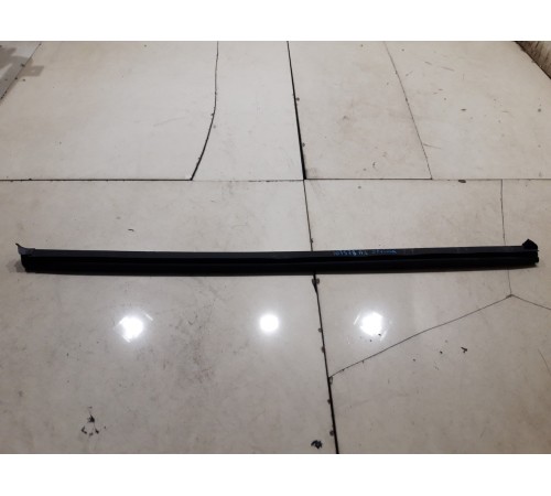 Уплотнитель стекла (передний левый внутренний)