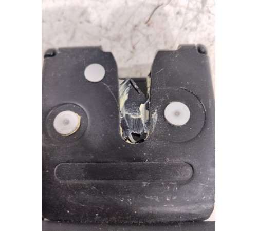 Замок крышки багажника