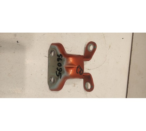 Петля двери задней правой верхняя